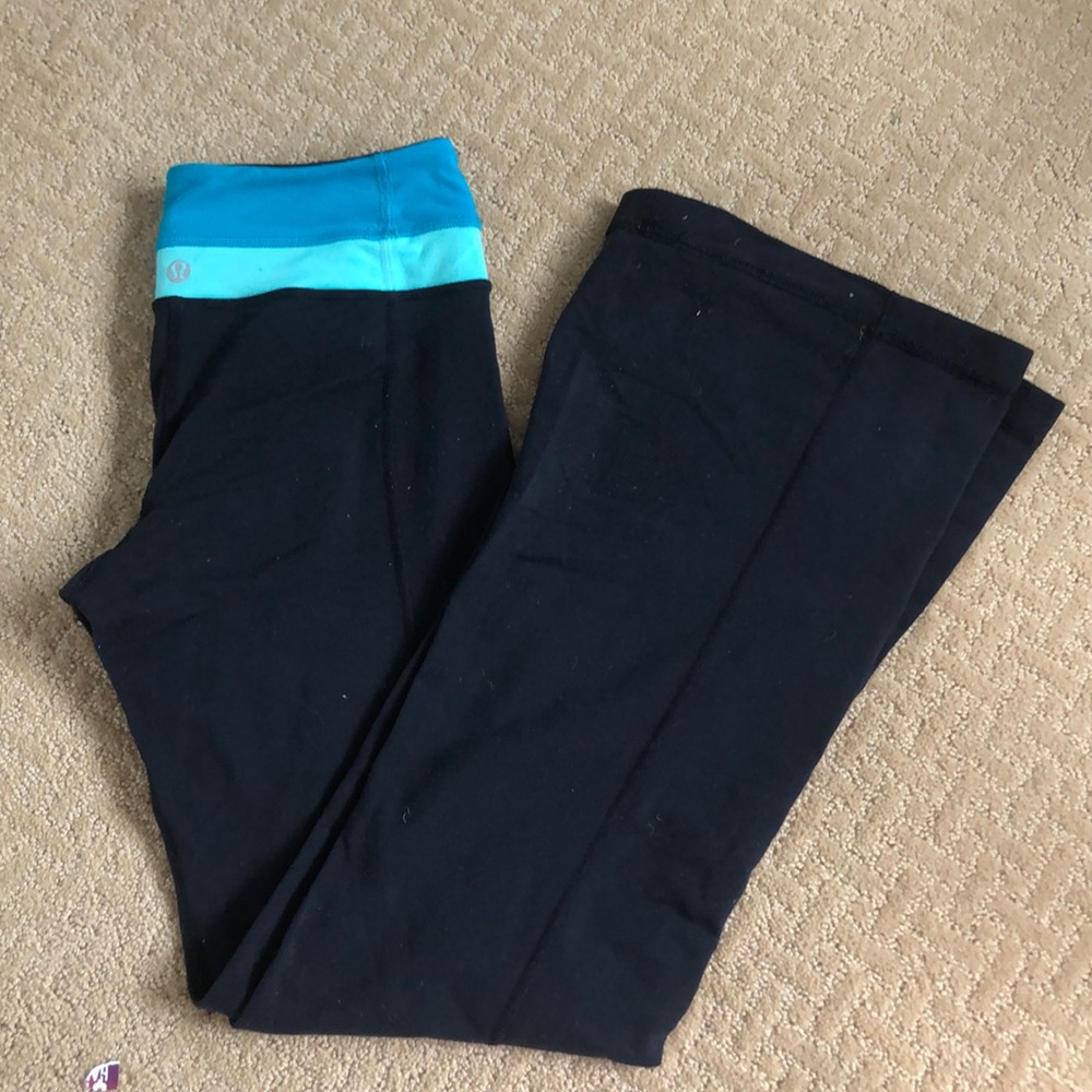 Lululemon Grove reversible size 4